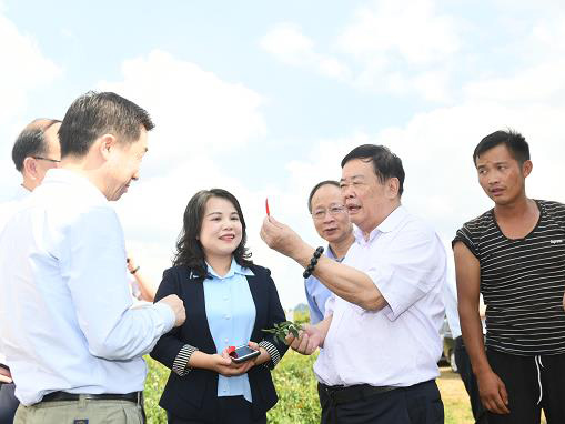 曹德旺榮獲中國脫貧攻堅獎,他說:企業家一定要盡責