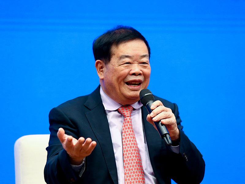 曹德旺參加國新辦中外記者見面會:做慈善不止是捐錢